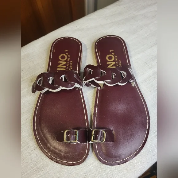 Kino | Shoes | Kino Leather Slip On Flat Sandals Made In Key  display picture 2